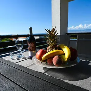 Apartman Astoria, Vir